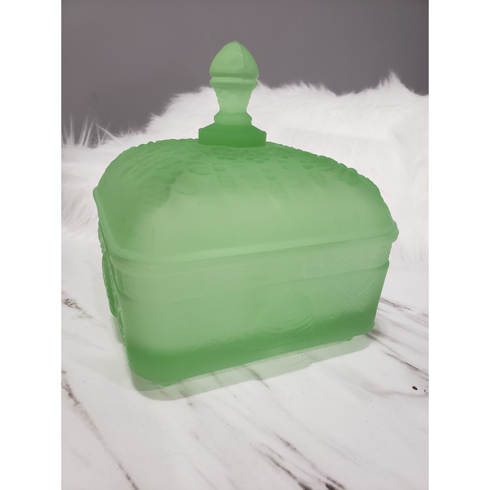 Tiara Exclusives Honey Bee Candy Dish Frosted Chantilly Green Lid